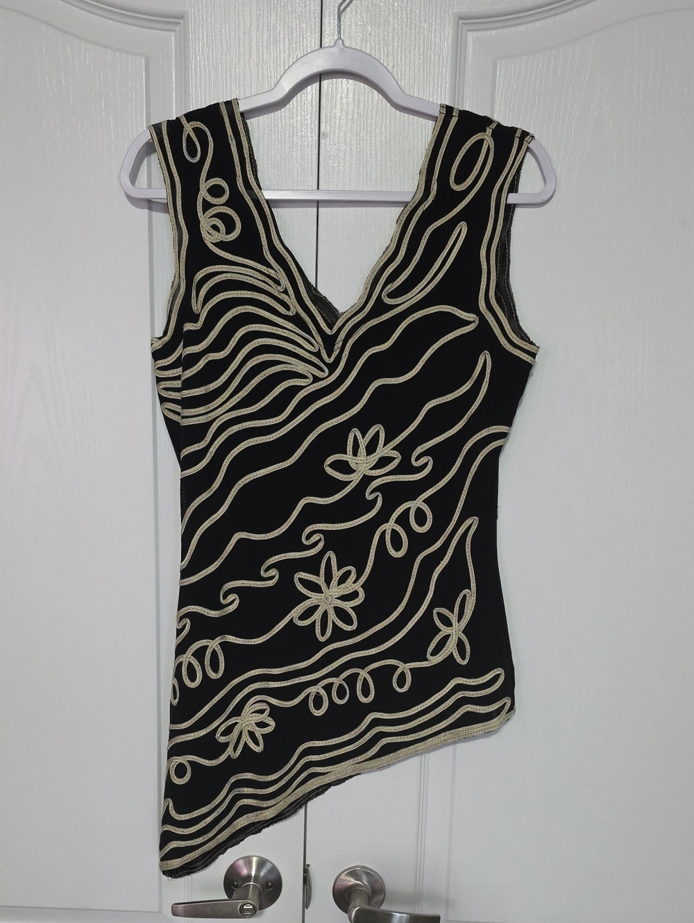 Vintage - Frank Lyman Design Black Tank Top with Cream Floral Swirl Embroidery